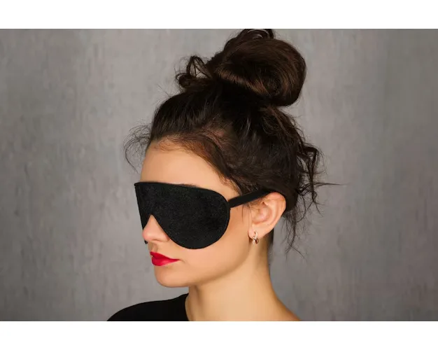 Kit Sado 3 articulos - Latigo de cuero -Esposas - Antifaz Ciego - Imagen 8